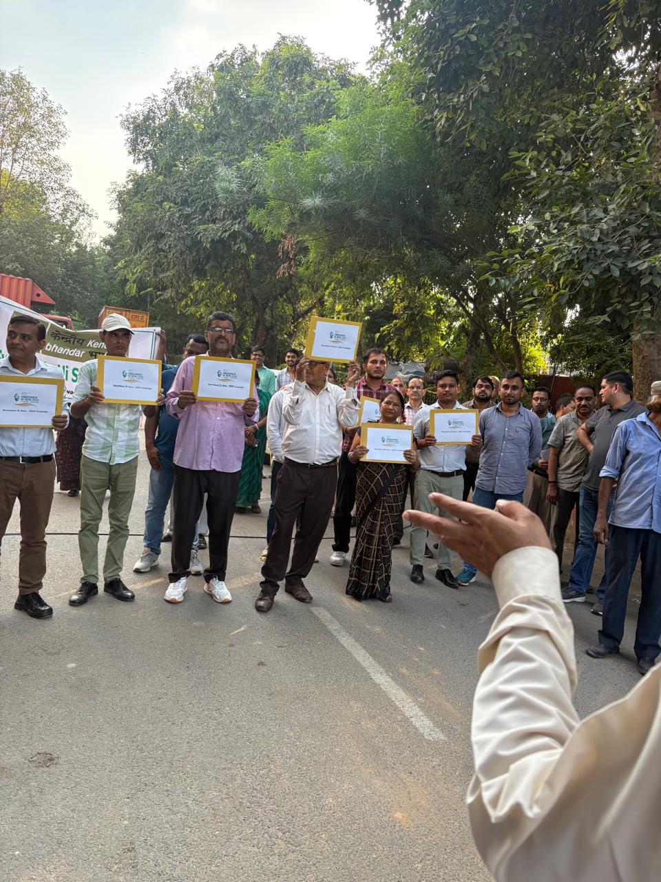 Kendriya Bhandar Officials participating in Swachhata Hi Sewa 2025 at Pushpa Bhawan Head Office New Delhi